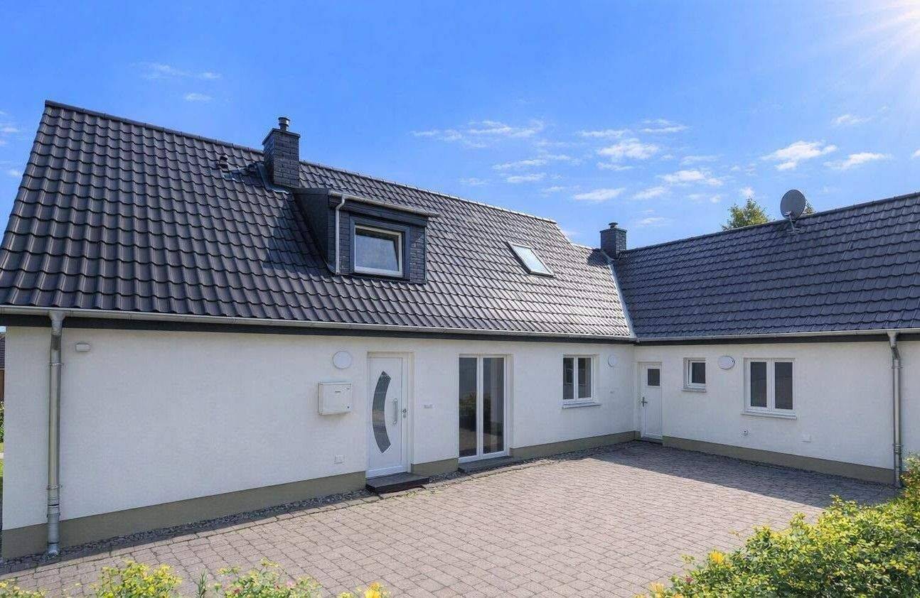 Energetisch saniertes Haus mit 2 sanierten Wohnungen, 24146 Kiel (Elmschenhagen-Süd)