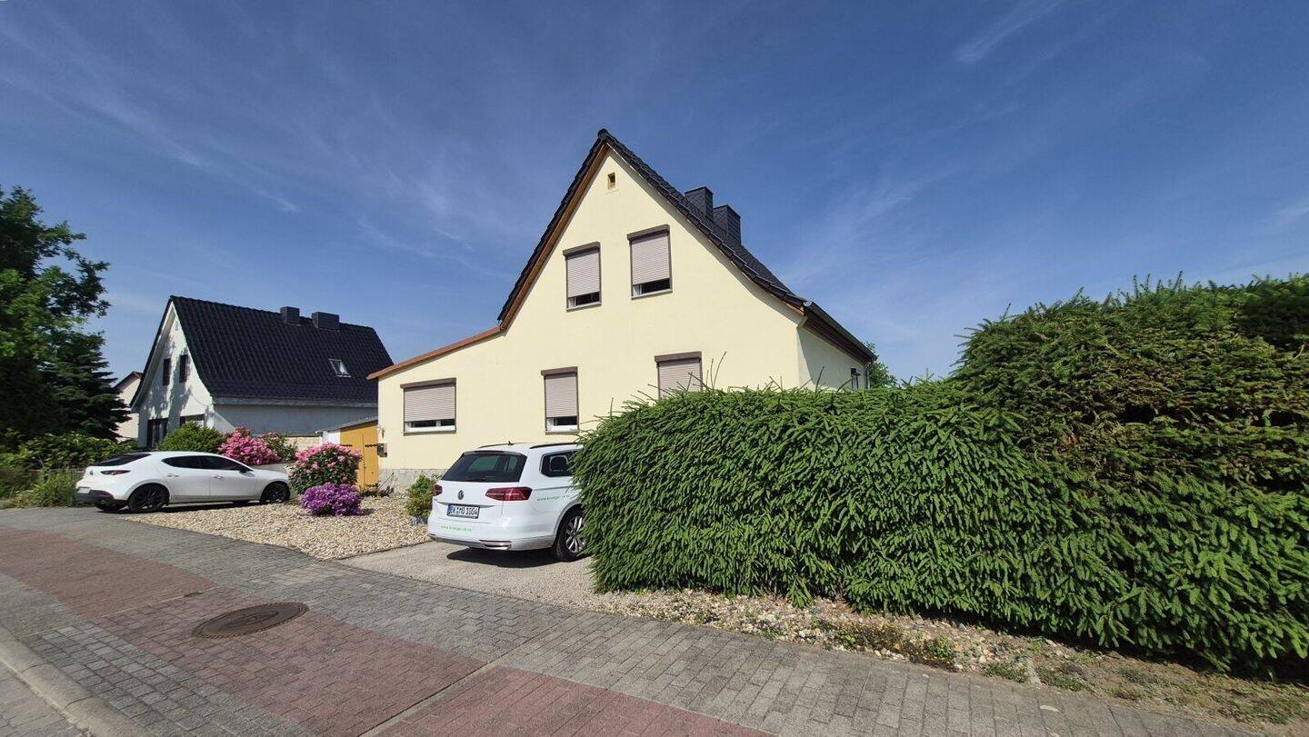 Einfamilienhaus mit Nebengelass und Garage in Barleben, 39179 Barleben
