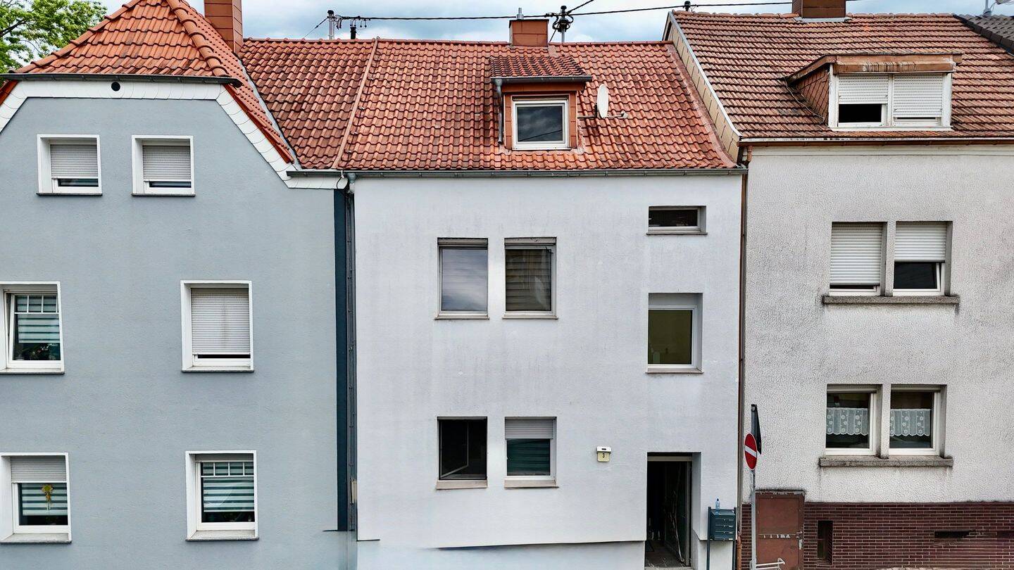 Vollvermietetes Mehrfamilienhaus mit modernisiertem Standard und Staffelmietstruktur in Neunkirchen, 66538 Neunkirchen