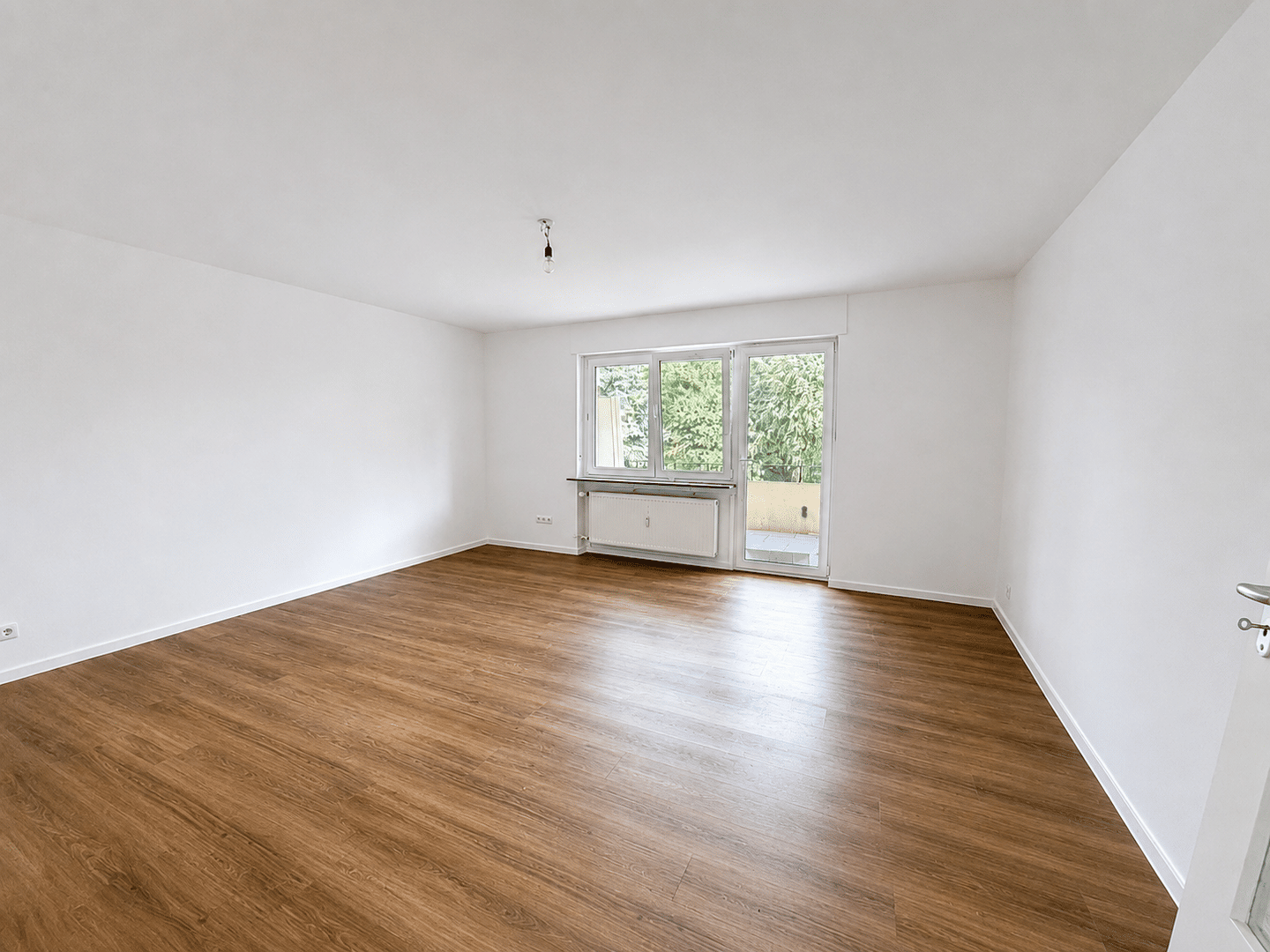 Frisch renovierte Hochparterrewohnung mit Balkon und Garage, 97199 Ochsenfurt