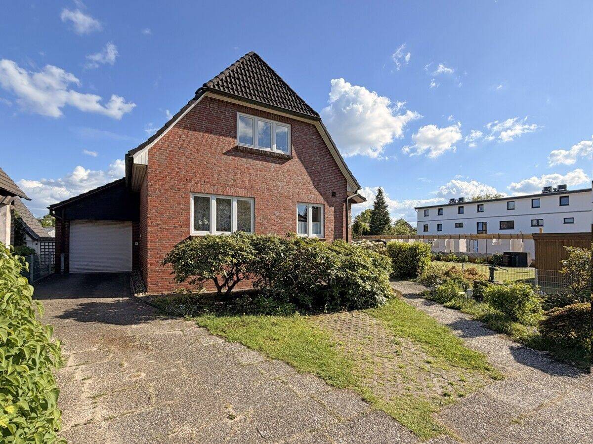 Großzügiges Zuhause mit weitläufigem Garten, 22145 Hamburg (Wandsbek Farmsen-Berne Rahlstedt)