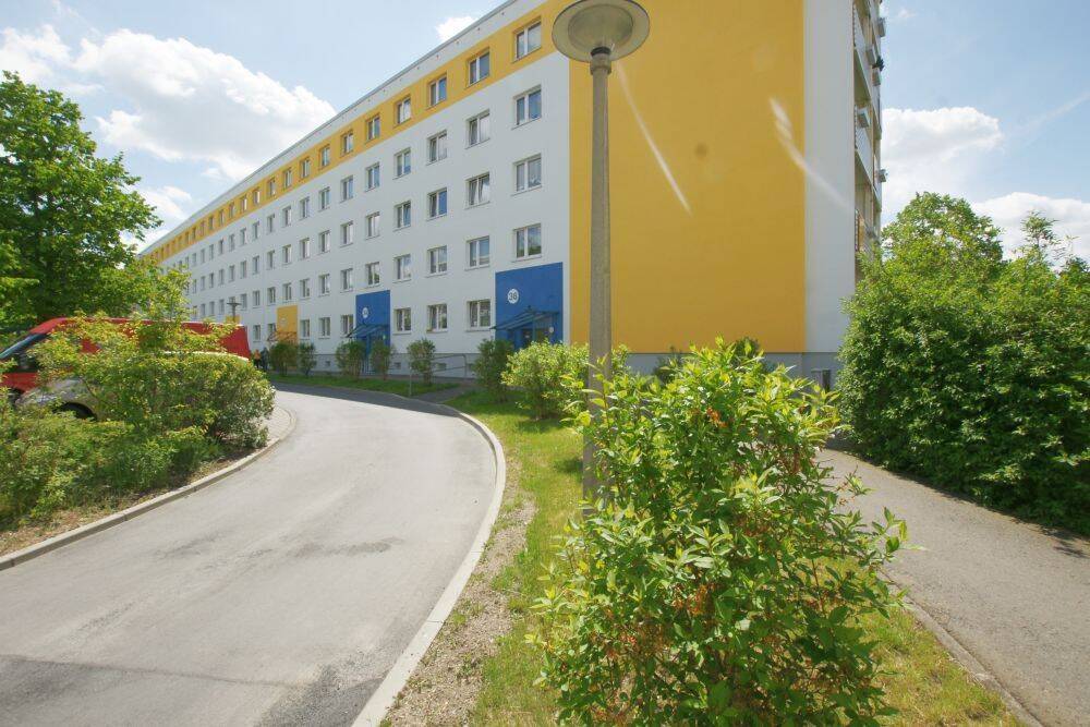 ++ Erstbezug nach Sanierung ++ Entscheiden Sie mit ++ 2-Raum-Wohnung mit Grünblick!, 8523 Plauen