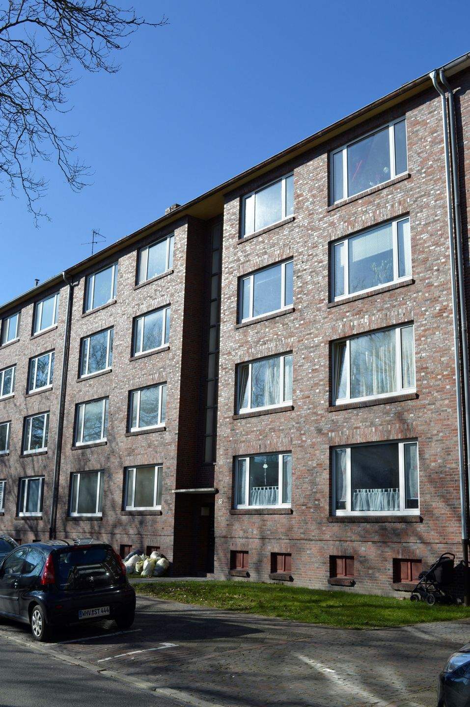067/006 – 3 ZKB – Wohnung mit Balkon und Einbauküche im 2. OG rechts zu vermieten, 26382 Wilhelmshaven (Bant Heppens Innenhafen Innenstadt Siebethsburg)