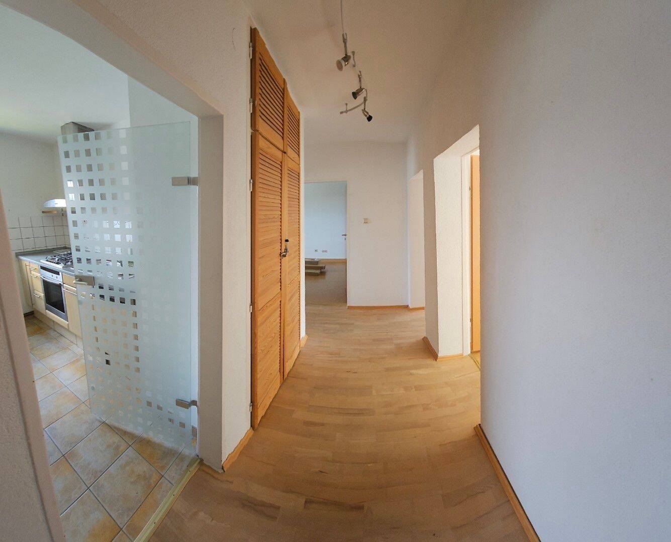 Ruhige 3-Zimmer-Wohnung direkt an der Innenstadt mit Parkblick 2 Jahre maximal befristet, 64283 Darmstadt (Darmstadt)