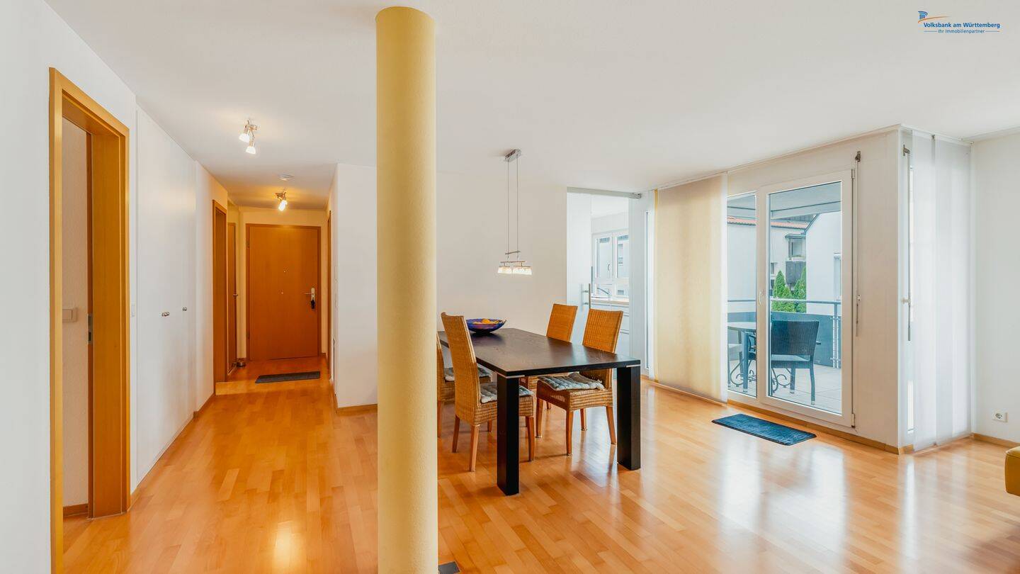 Großzügige 3-Zimmer-Wohnung mit offenem Wohnbereich, Balkon und TG-Stellplatz in Fellbach, 70734 Fellbach