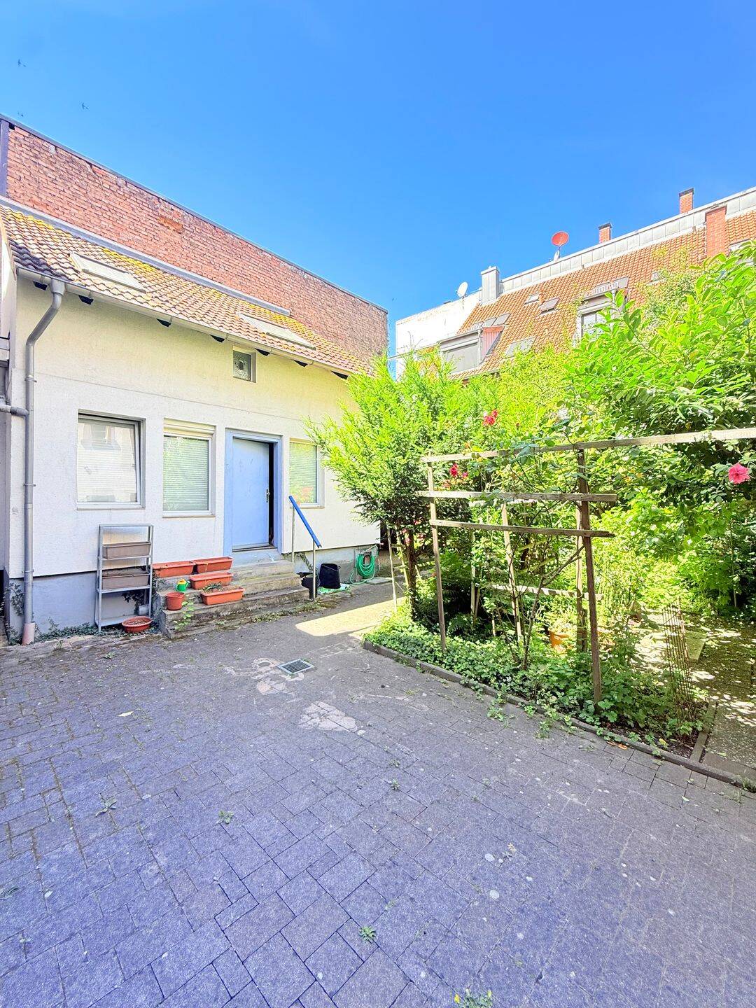 Investieren in Lage und Charakter – Seltene Hinterhauseinheit in Durlach, 76227 Karlsruhe (Durlach Hohenwettersbach Stupferich)