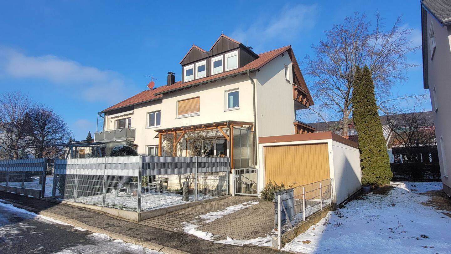 Auf 3 Jahre befristet! 4-Zimmer-Wohnung mit Balkon/Terrasse und kleinem Garten in Dechsendorf, 91056 Erlangen