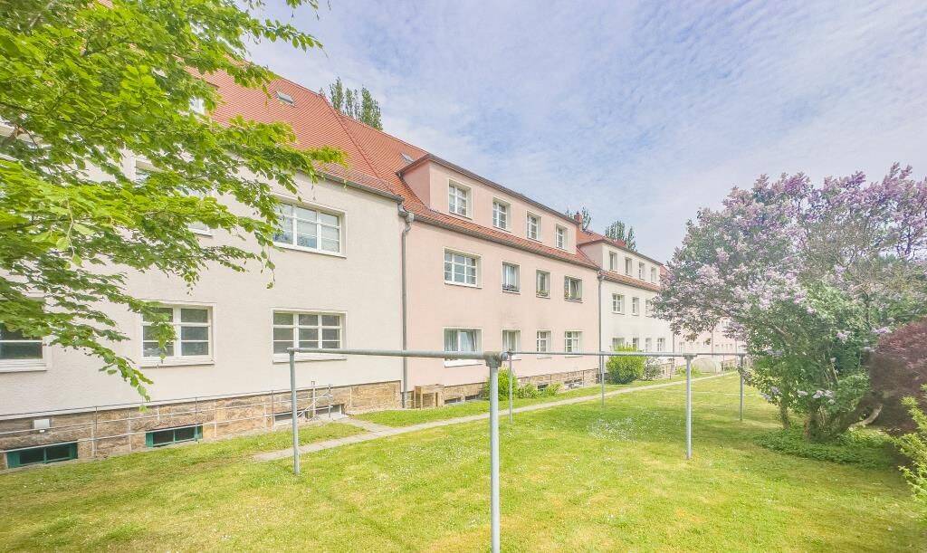 GEPFLEGTE 1 ZIMMER WOHNUNG SCHÖNER WOHNANLAGE MIT EIGENEM PARK – IN GUTER UND GRÜNER LAGE, 1239 Dresden