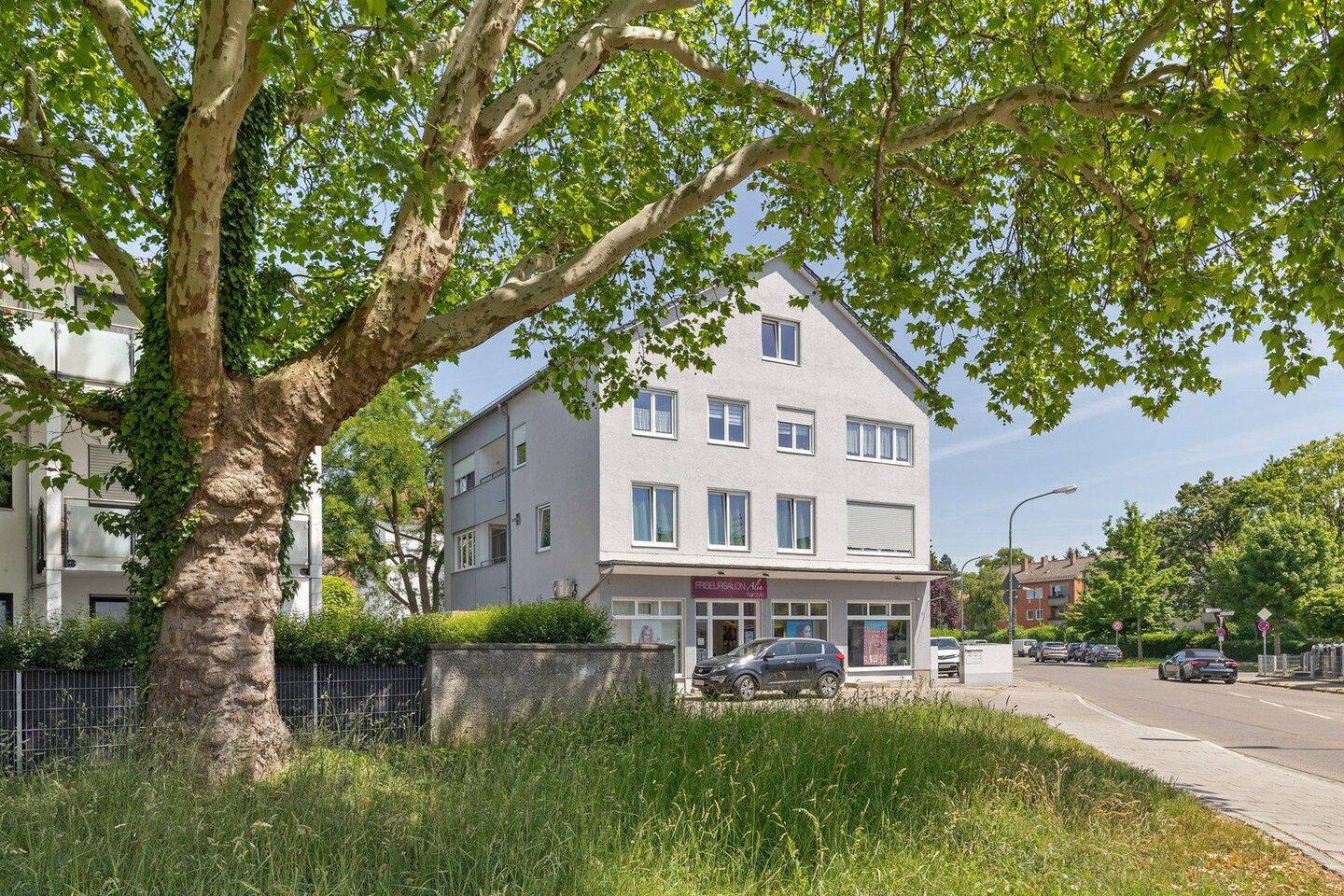 PROVISIONSFREI: komplett sanierte 3-ZKB mit Stellplatz und 2 Balkonen in Top Lage!, 86157 Augsburg (Kriegshaber Pfersee)