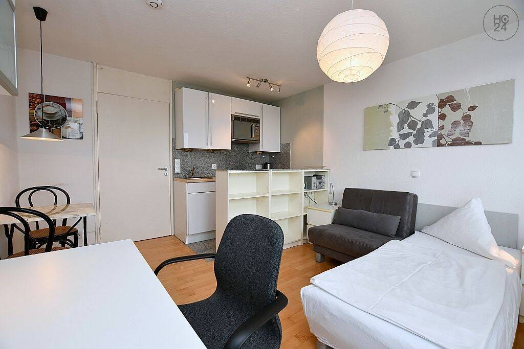 Modern möbliertes Apartment mit Balkon in Sindelfingen, 71067 Sindelfingen