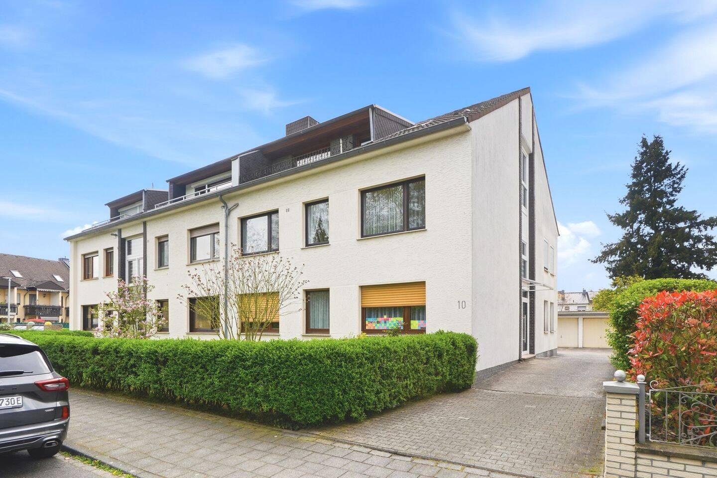 Großzügige 2-Zimmer-Wohnung mit 2 Balkonen, Kamin & Garage in Dormagen-Mitte, 41539 Dormagen