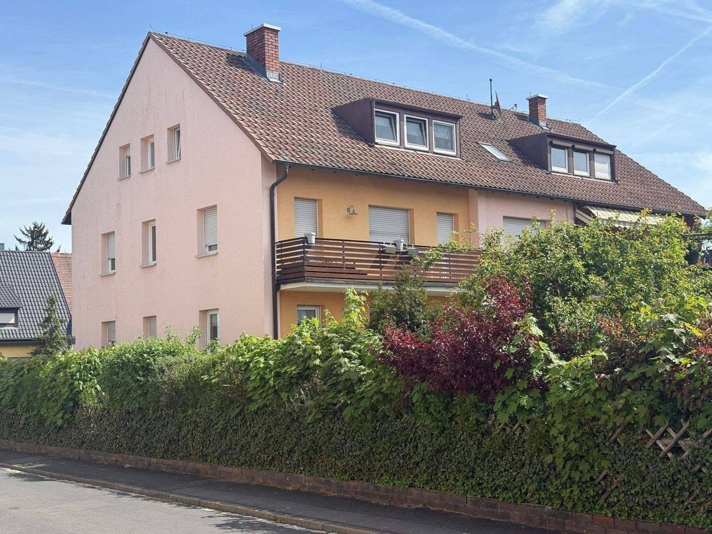Kleine, kurzfristig beziehbare 3-Zi.-Wohnung im DG eines 6-Parteienhauses (OHNE BALKON !), 91083 Baiersdorf
