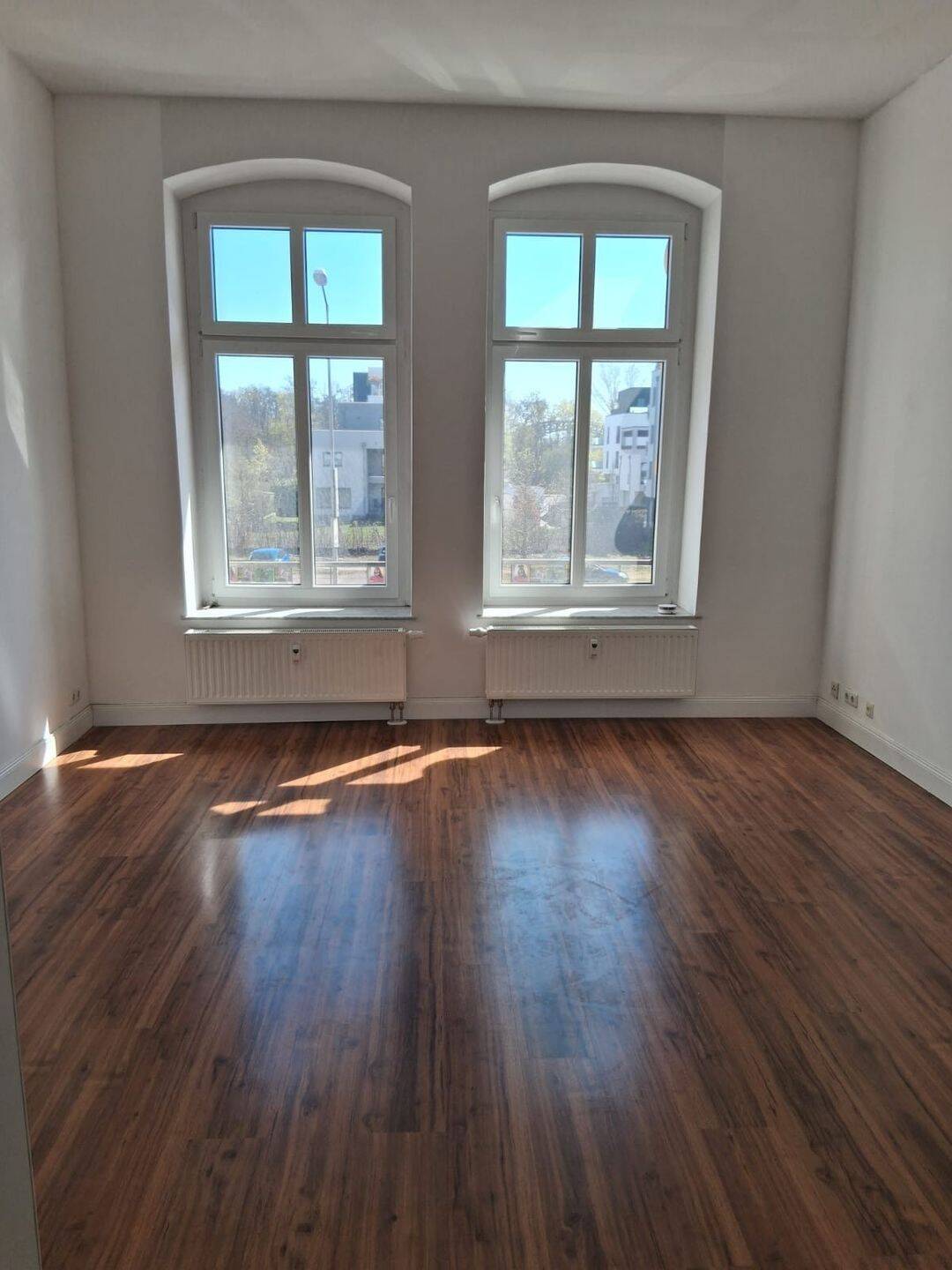 Wohnen im grünen helle schöne 2-R.-Wohnung ca.70m2 im 1.OG zu vermieten .