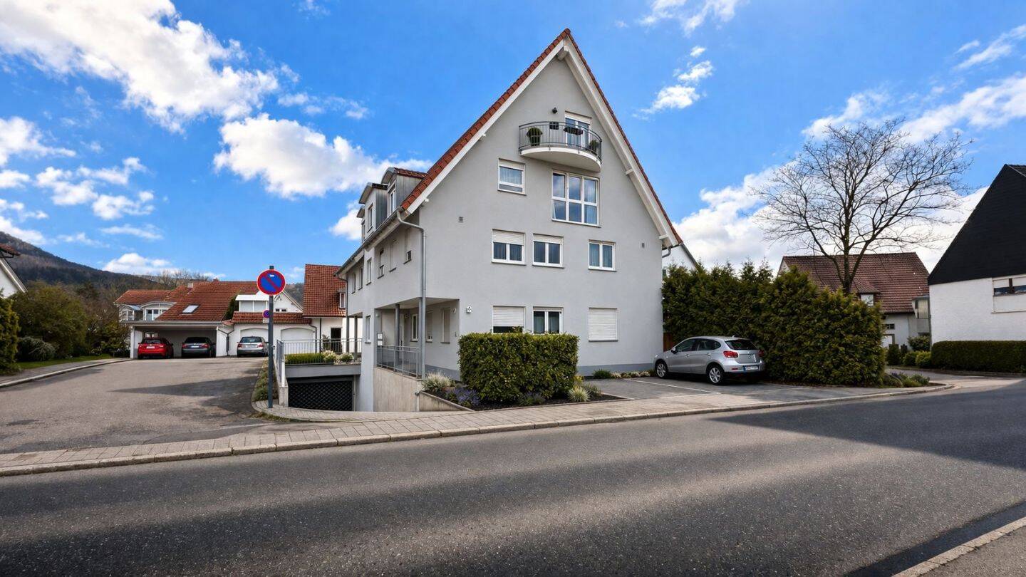 Sofort bezugsfreie 3-Zimmer-Maisonette-Wohnung inkl. 2 Stellplätzen in Mössingen, 72116 Mössingen