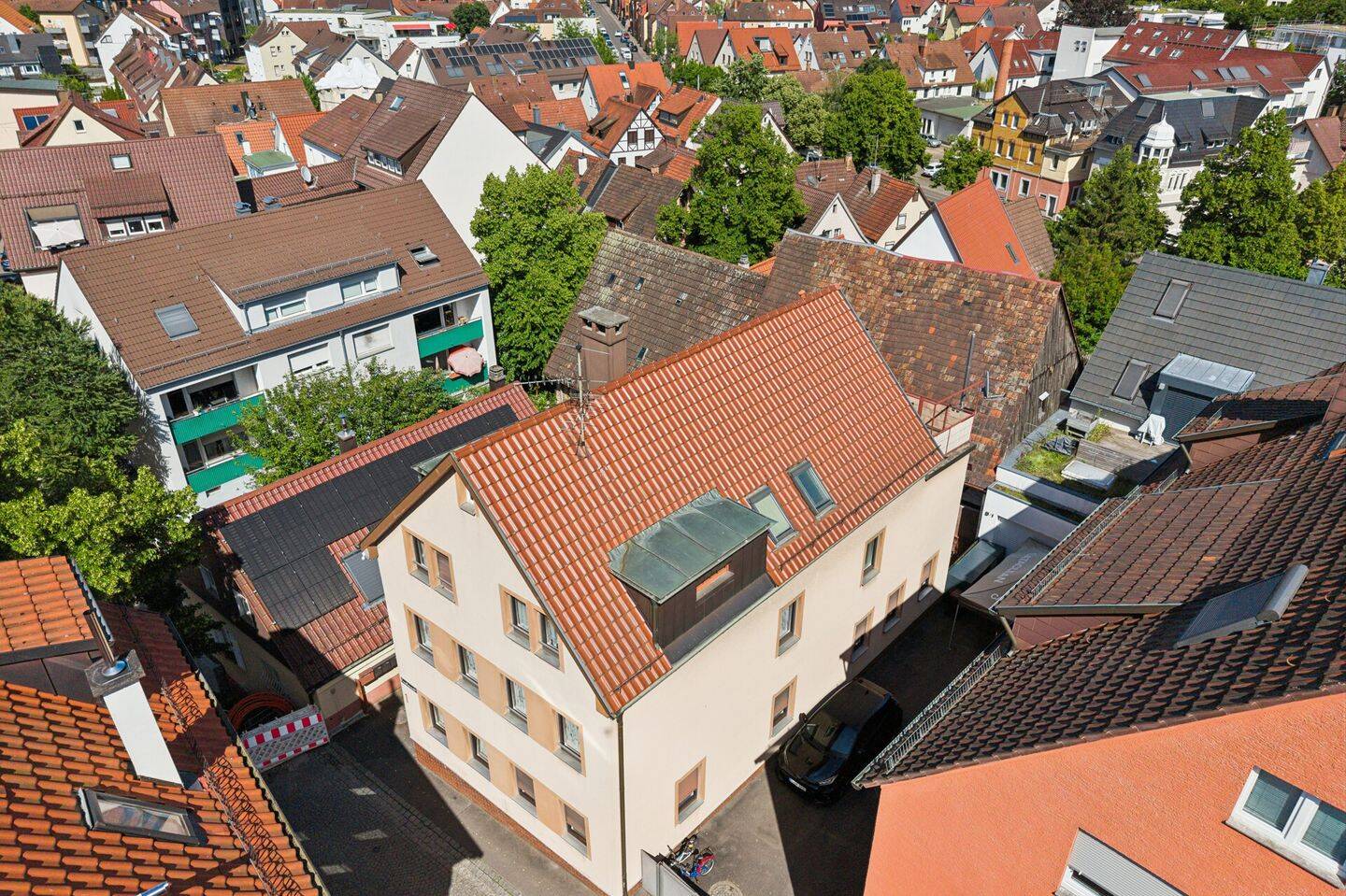 MFH mit Scheune & Entwicklungspotenzial – 3 Wohneinheiten in Stuttgart-Feuerbach, 70469 Stuttgart (Feuerbach Zuffenhausen)