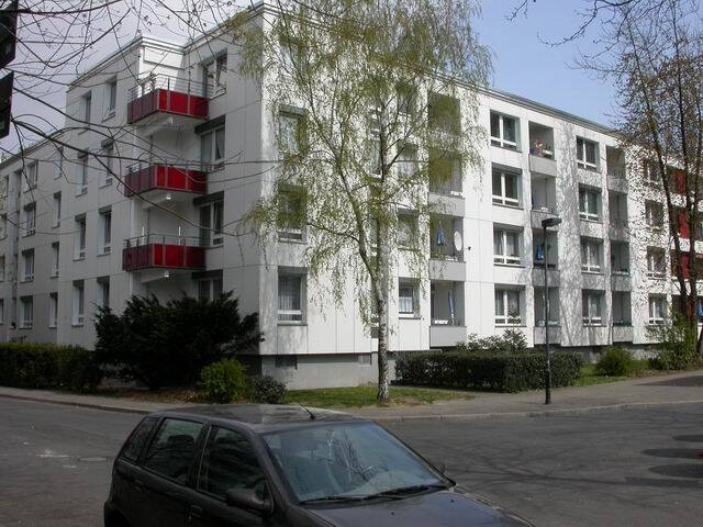 4 Zimmer Wohnung mit Balkon sucht neuen Mieter, 40595 Düsseldorf (Benrath Garath Hellerhof Urdenbach)