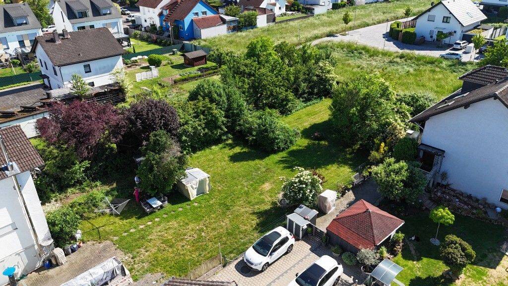 Baugrundstück mit bestätigtem Vorbescheid für Einfamilienhaus in Bruchköbel, 63486 Bruchköbel