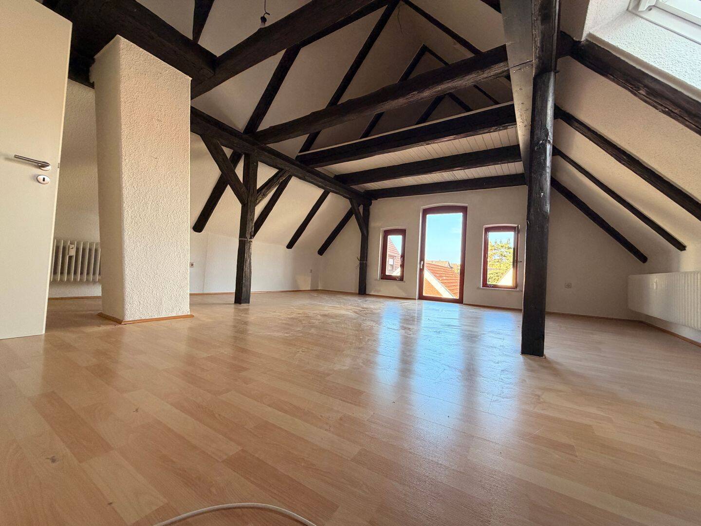 Frisch renovierte 2-Zimmer-Dachgeschosswohnung im Zentrum von Verden, 27283 Verden (Aller)