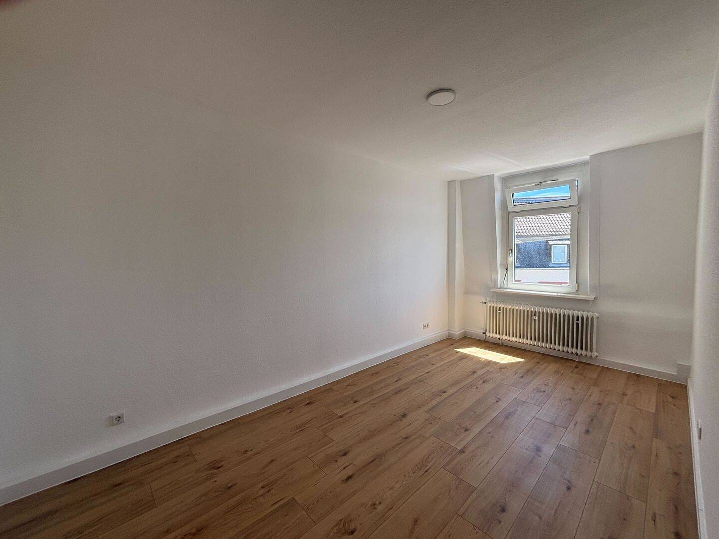 Moderne 4-Zimmer-Wohnung im 4. OG- saniert, bezugsfertig & top angebunden, 63452 Hanau