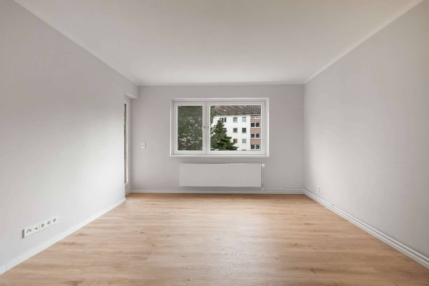 Erstbezug nach Sanierung, 1-Zimmer-Wohnung, Einbauküche, Balkon und Bad mit Fenster in Pinneberg, 25421 Pinneberg