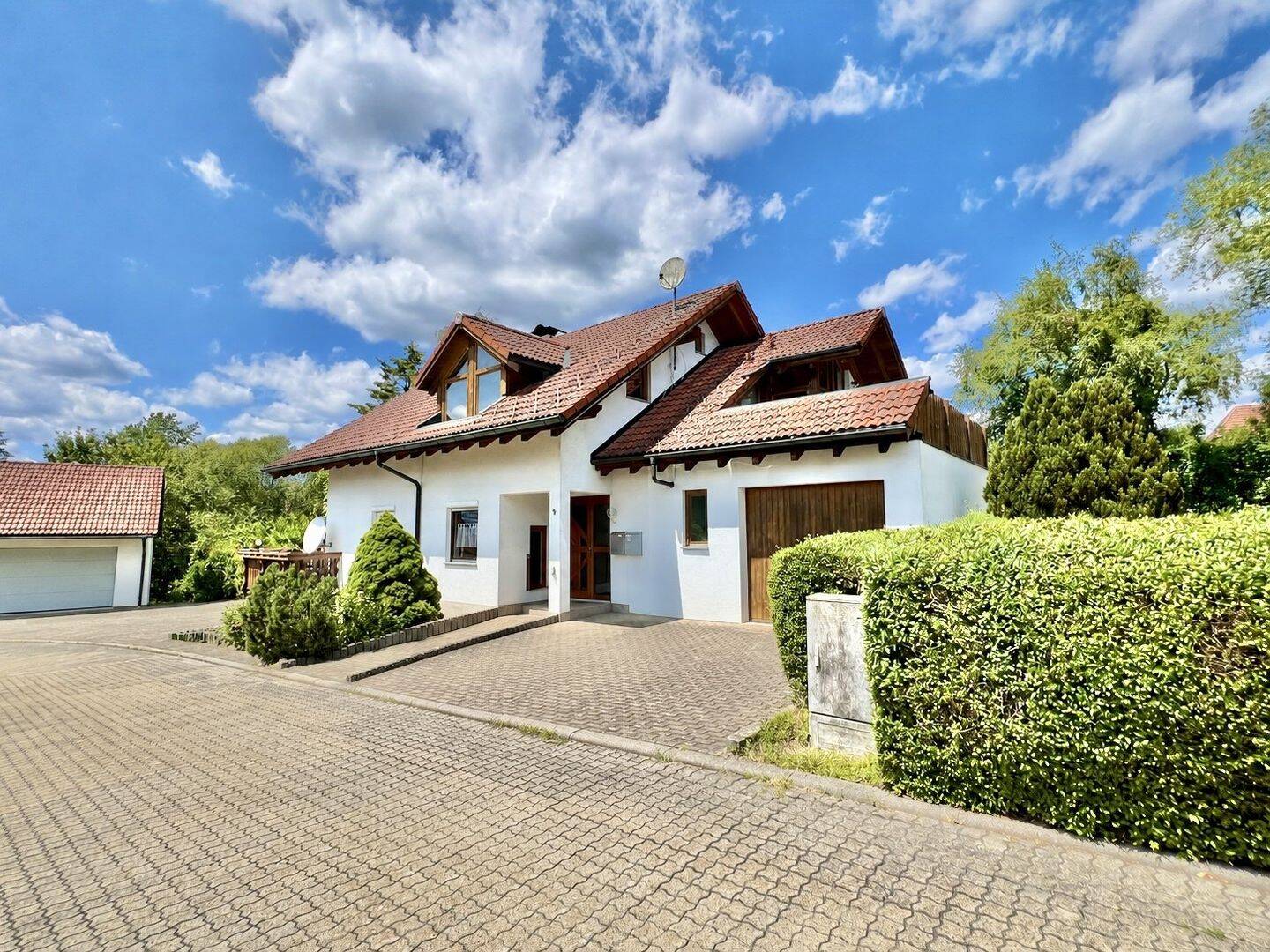 Attraktives Dreifamilienhaus mit Blick ins Grüne, 79777 Ühlingen-Birkendorf