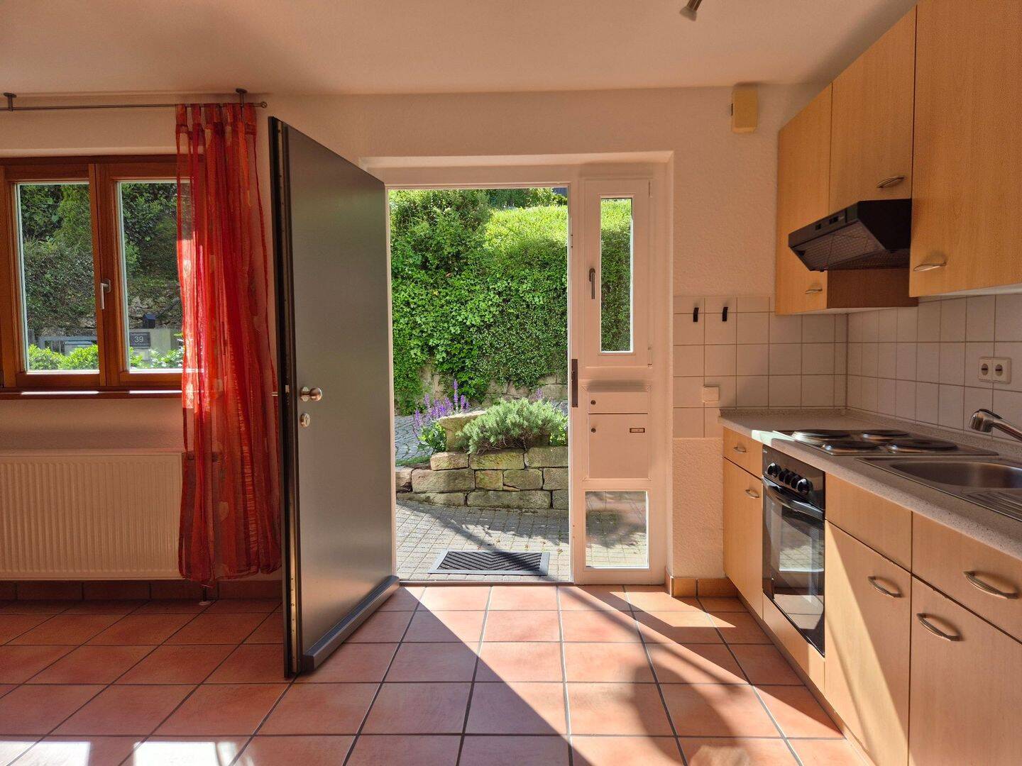 Schöne helle 1-Zimmerwohnung in Stuttgart-Uhlbach teilmöbliert, 70329 Stuttgart (Hedelfingen Obertürkheim Rohracker Uhlbach)