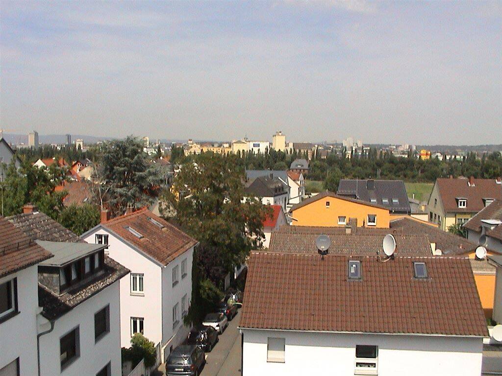Gemütliche Dachgeschoßwohnung mitten in Oberrad !, 60599 Frankfurt am Main (Oberrad Sachsenhausen)