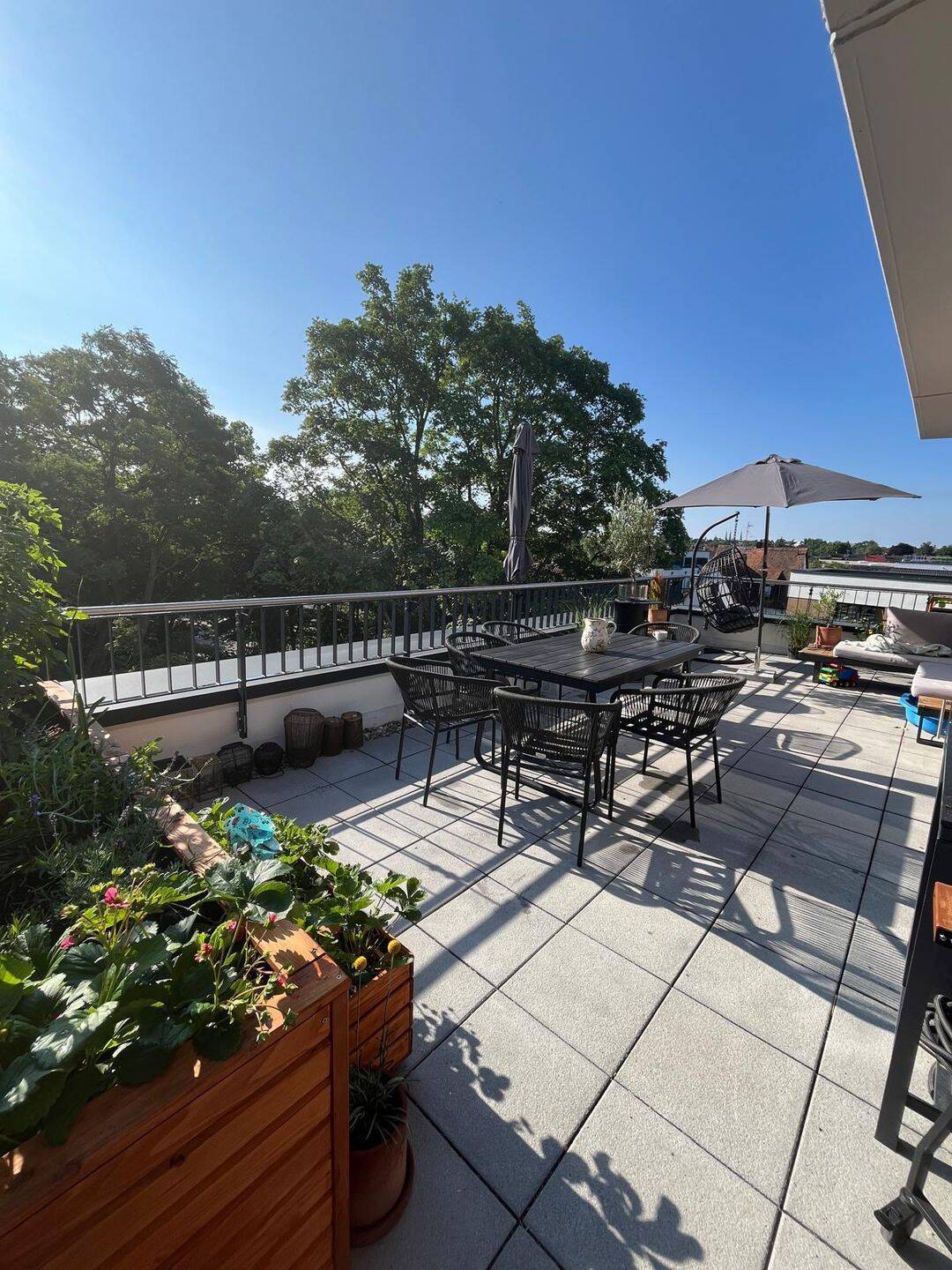 exklusive Penthauswohnung mit großzügiger Dachterrasse – ruhig und zentral – provisionsfrei, 90425 Nürnberg
