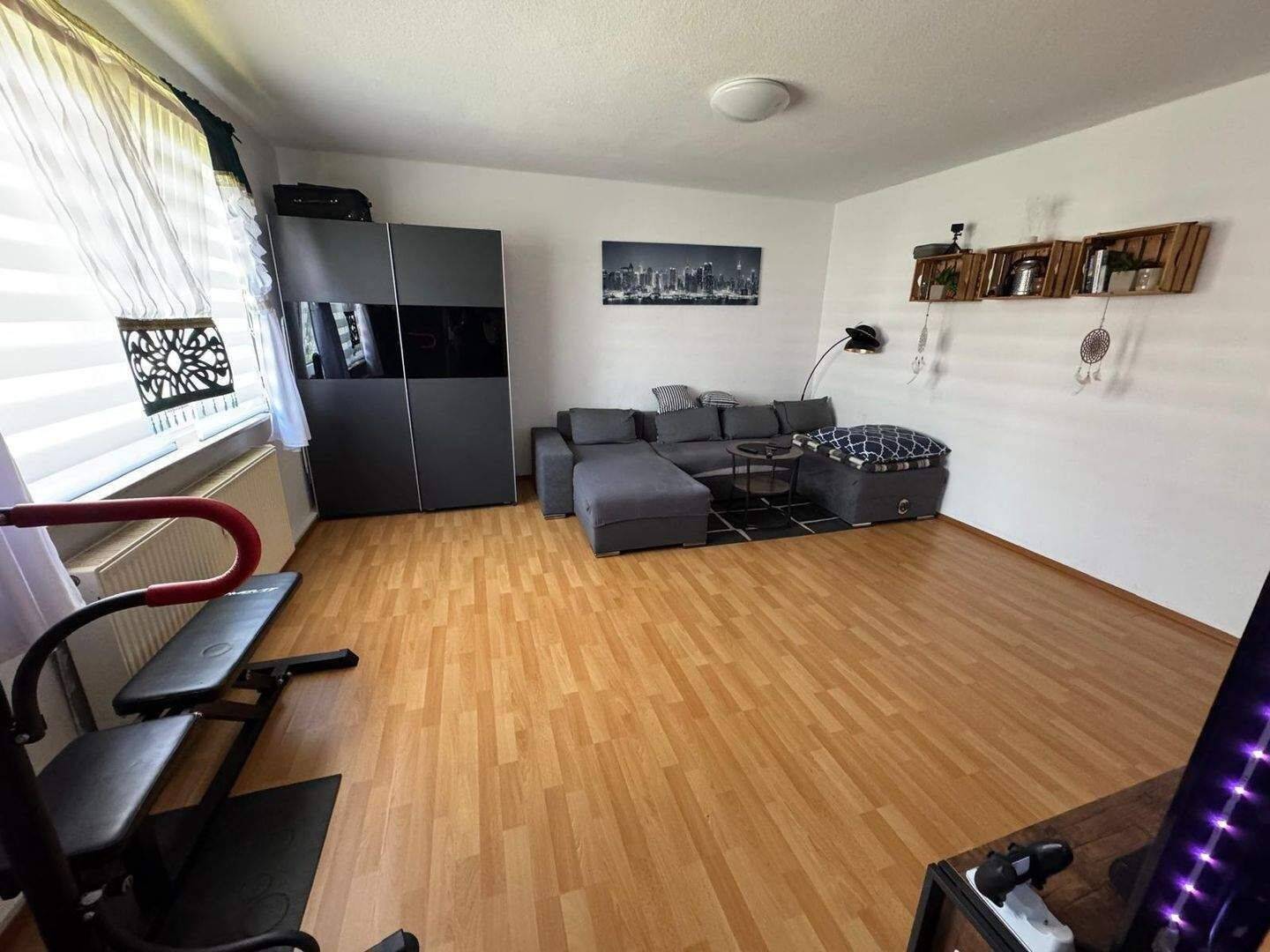 Praktische 1-Zimmerwohnung im 1.OG in Kleingeschwenda –, 7318 Saalfeld/Saale
