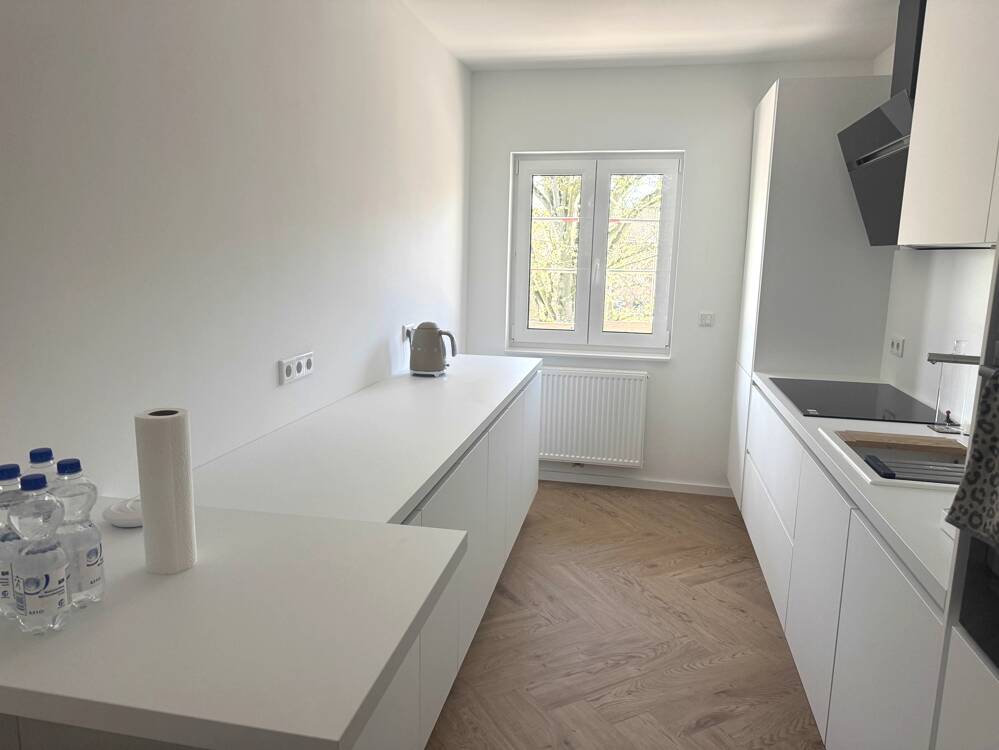 Urban und doch zentral: Gut aufgeteilte 2 Zimmer mit Balkon in beliebter Lage von Krefeld Uerdingen – 47829 Krefeld – Bild 1 von 3