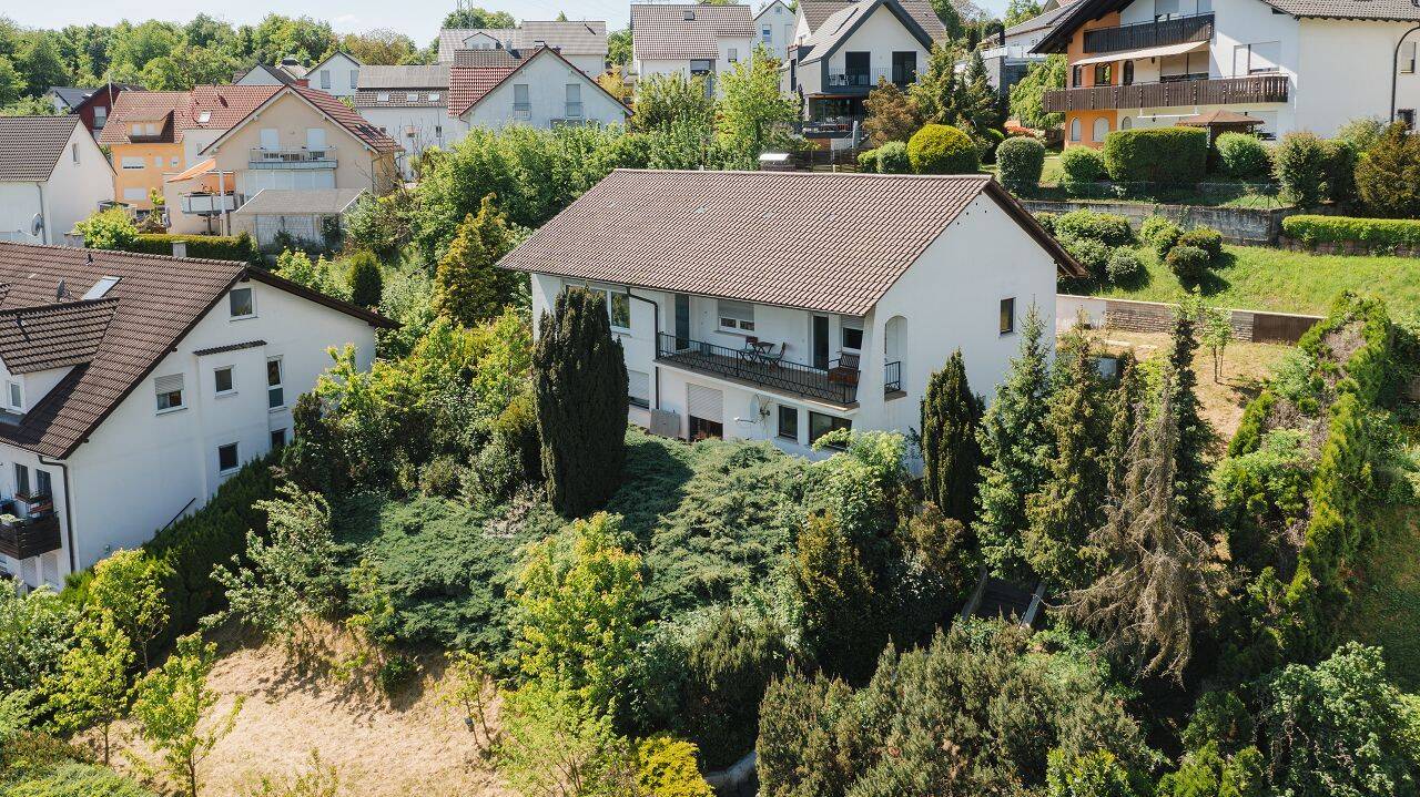 Aussichtslage – 2 Familienhaus mit viel Potential, parkähnlichem Grund bei Karlsruhe, 76327 Pfinztal