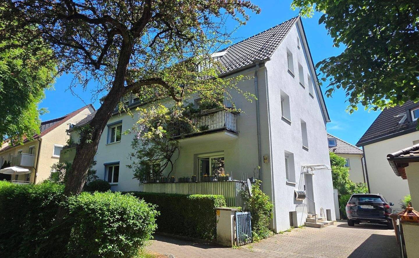 gut geschnittene 3-Zi.- DG- Wohnung in begehrter Wohnlage, 70597 Stuttgart (Degerloch Hoffeld Kaltental Möhringen Sonnenberg)