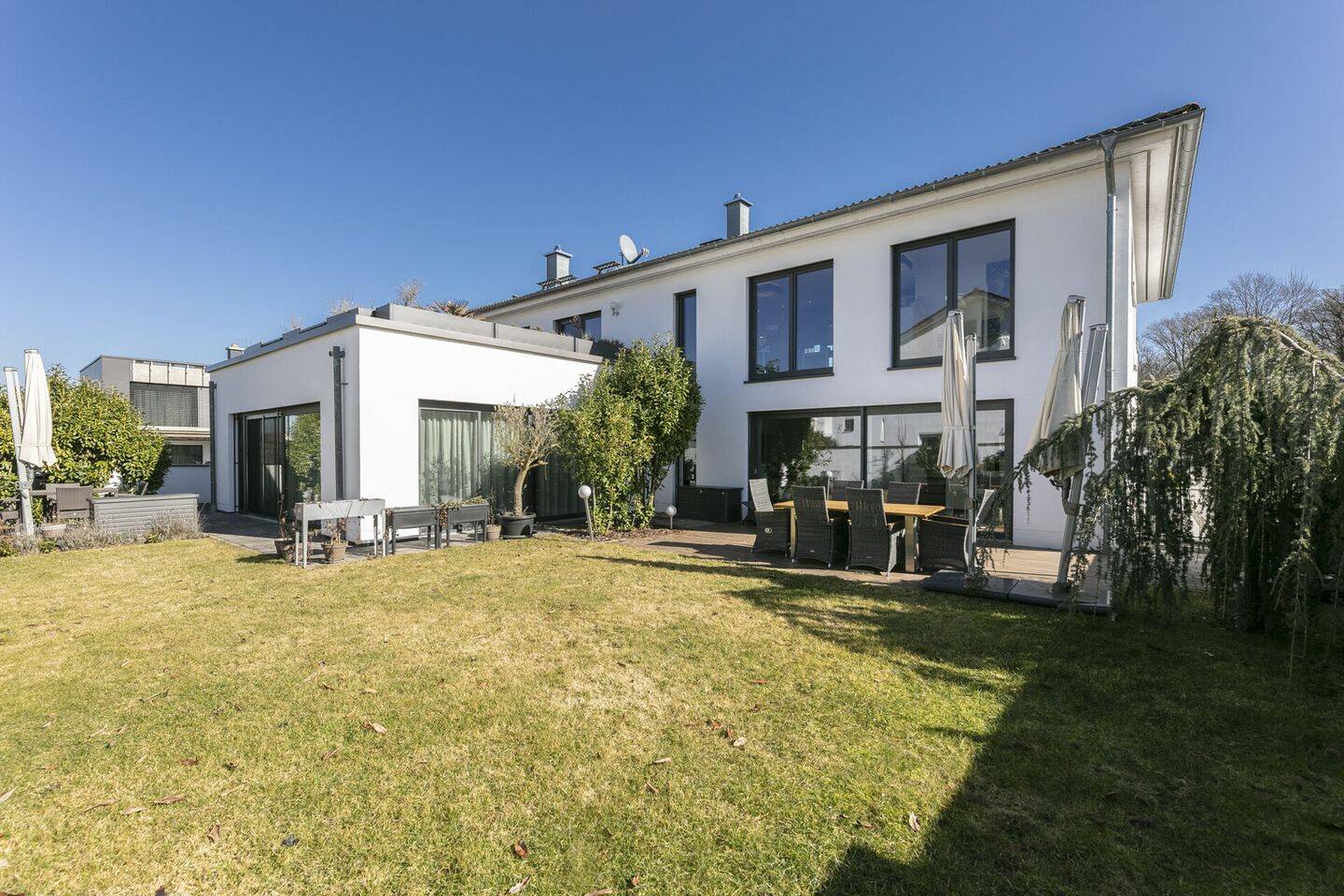 Luxus, Licht und Raum – beeindruckende Villa mit Einliegerwohnung & mehr, 89075 Ulm (Böfingen Eselsberg Mitte Oststadt Söflingen)