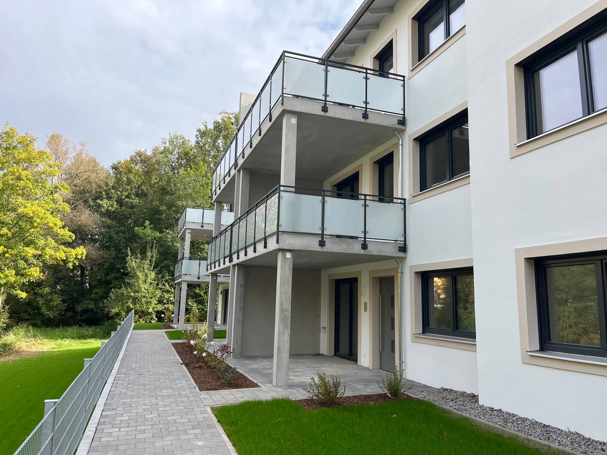Geräumige 3-Zimmer Wohnung mit Terrasse, Stellplätzen und Einbauküche, 84571 Reischach