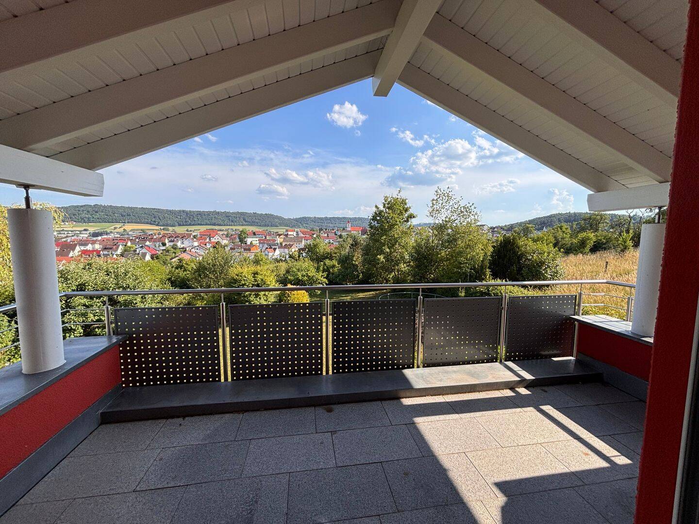 Wunderschöne lichtdurchflutete 3 Zi-Wohnung (hohe Decken) im 2-Familienhaus mit traumhaftem Blick in Richtung Süden, 73434 Aalen