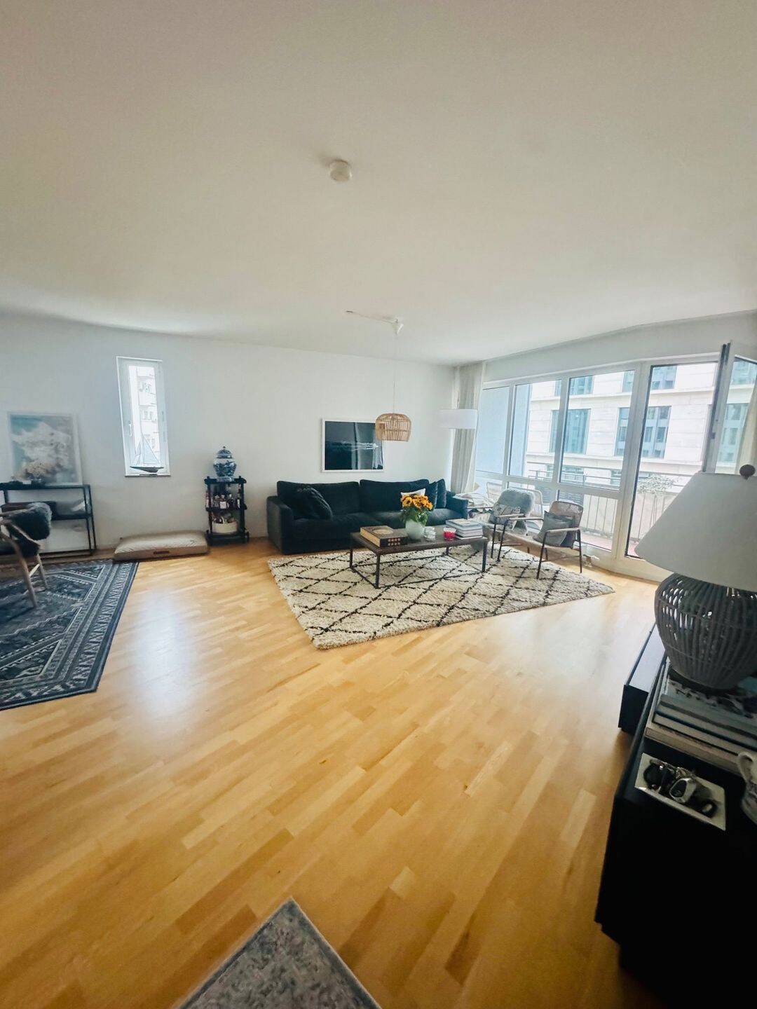 Helle und moderne 2-Zimmer-Wohnung im Frankfurter Westend mit drei Balkonen, 60325 Frankfurt am Main (Bockenheim Gallus Westend-Süd)