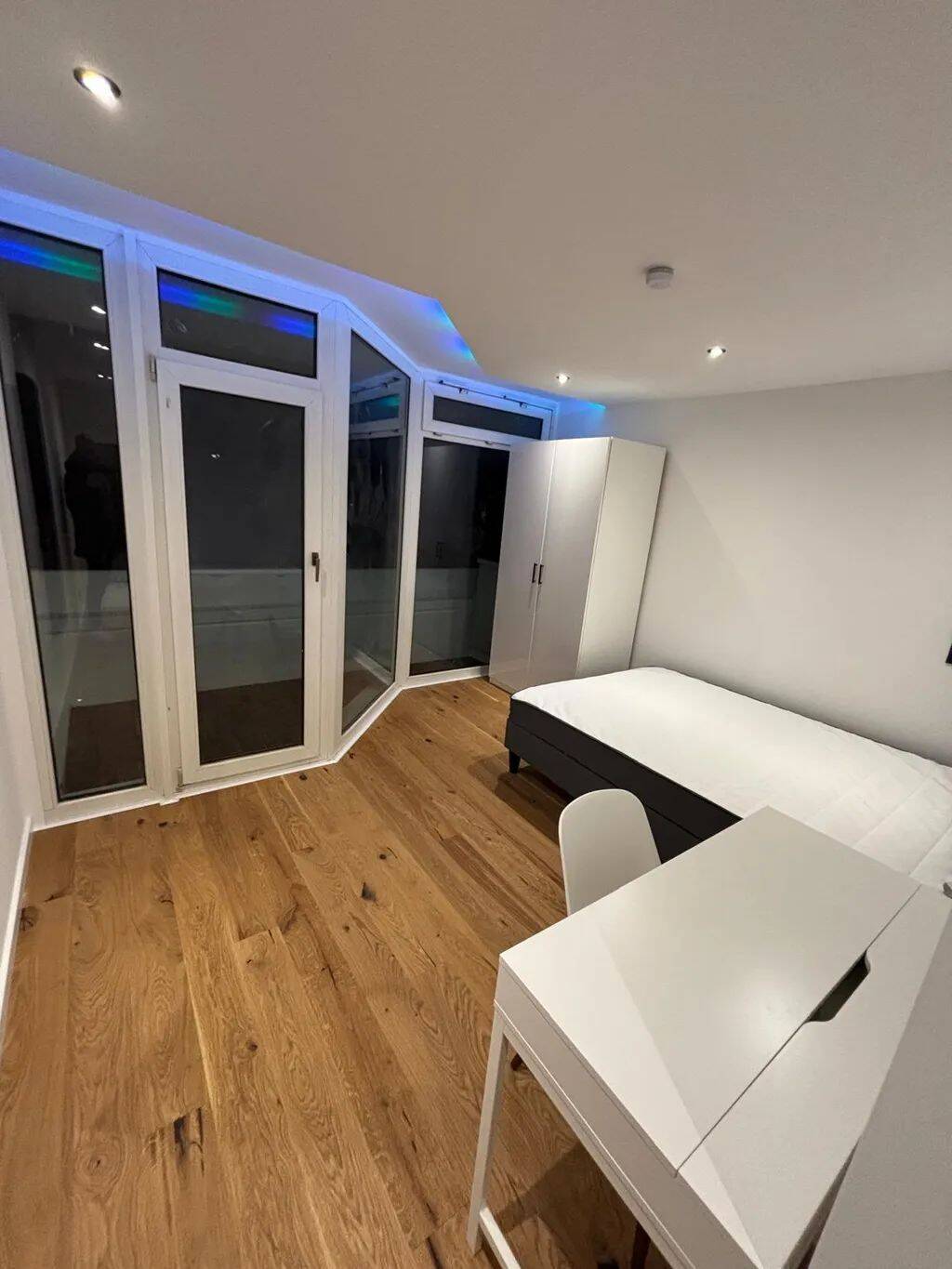 Helles WG-Zimmer sucht neuen Bewohner/ Kreuzhofstraße 6, München/ WE41 / Zi.3, 81476 München (Thalk. Obersendl.-Forsten-Fürstenr.-Solln)
