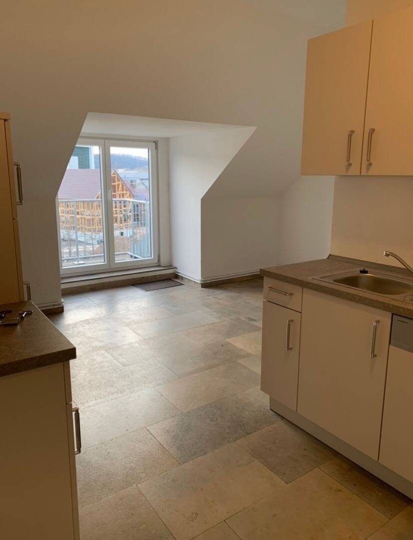Gemütliche 1-Zimmer-Dachgeschoßwohnung mit Balkon und Fernblick, 97082 Würzburg (Altstadt Heidingsfeld Steinbachtal Zellerau)