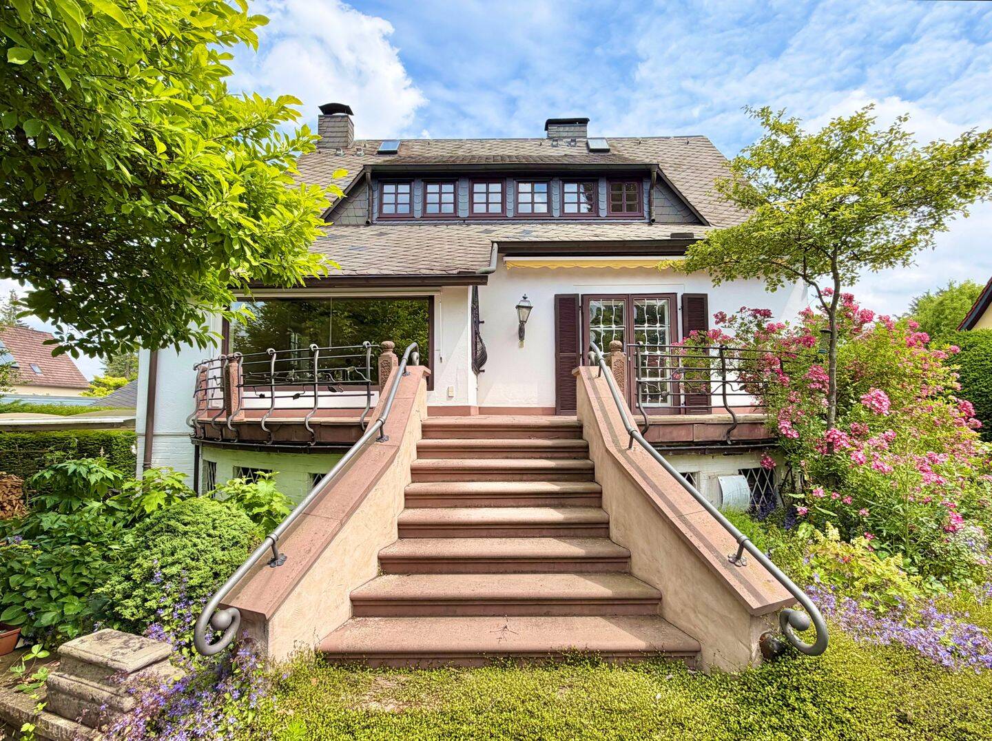 Charaktervolle Villa mit Außenpool, parkähnlicher Gartenanlage und zusätzlichem Grundstück in bevorzugter Wohnlage, 30559 Hannover