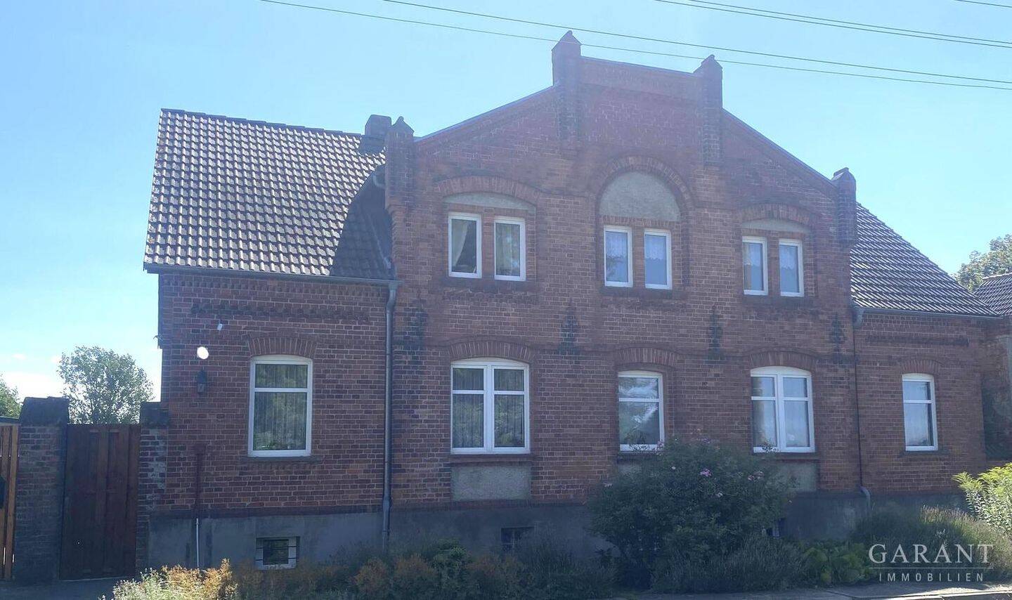 Großes Einfamilienhaus mit großem Garten, Einliegerwohnung, einer Halle & Garage, 39164 Wanzleben-Börde