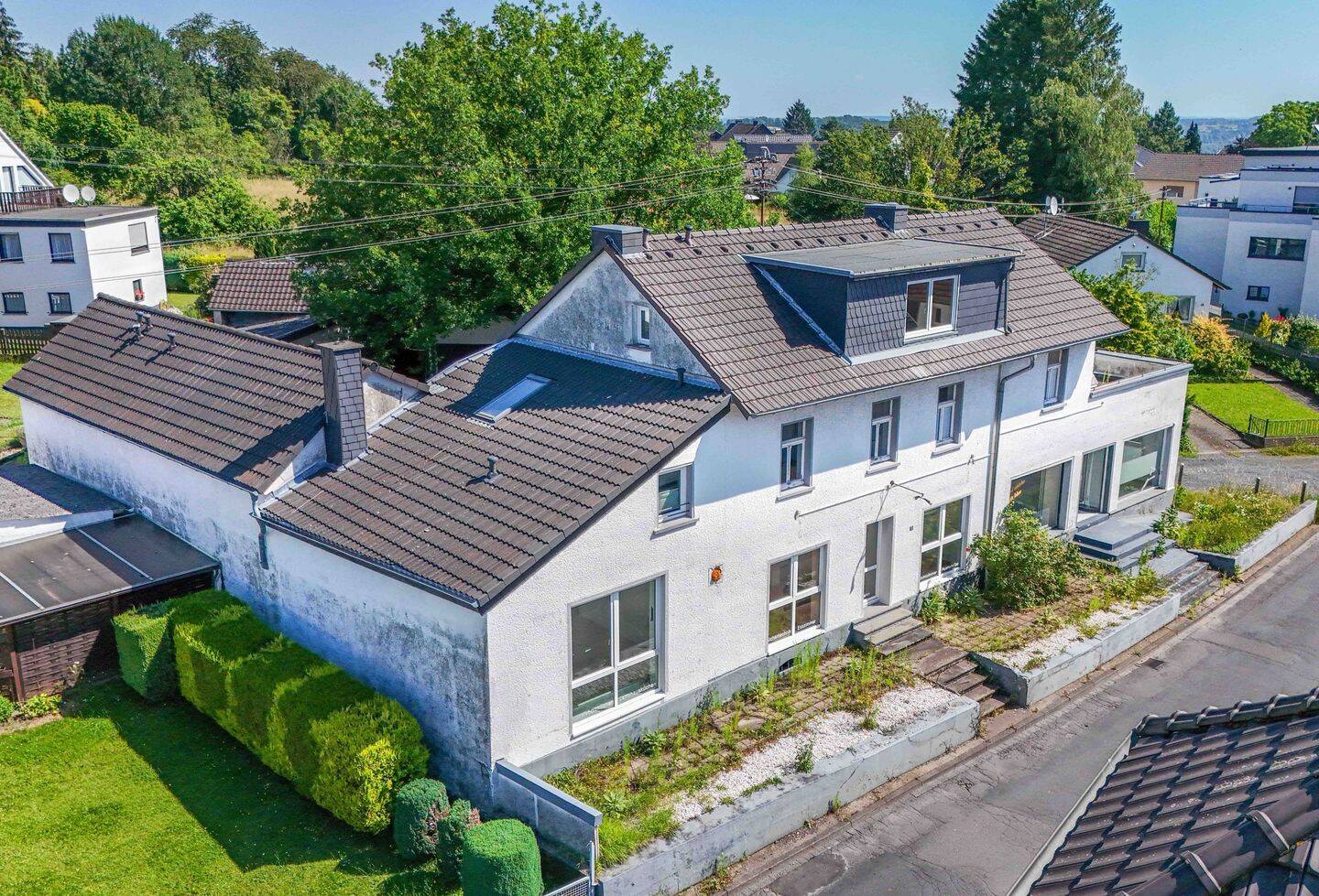 Engel & Völkers: Vielfältiges Wohnensemble mit schönem Innenhof !, 53639 Königswinter