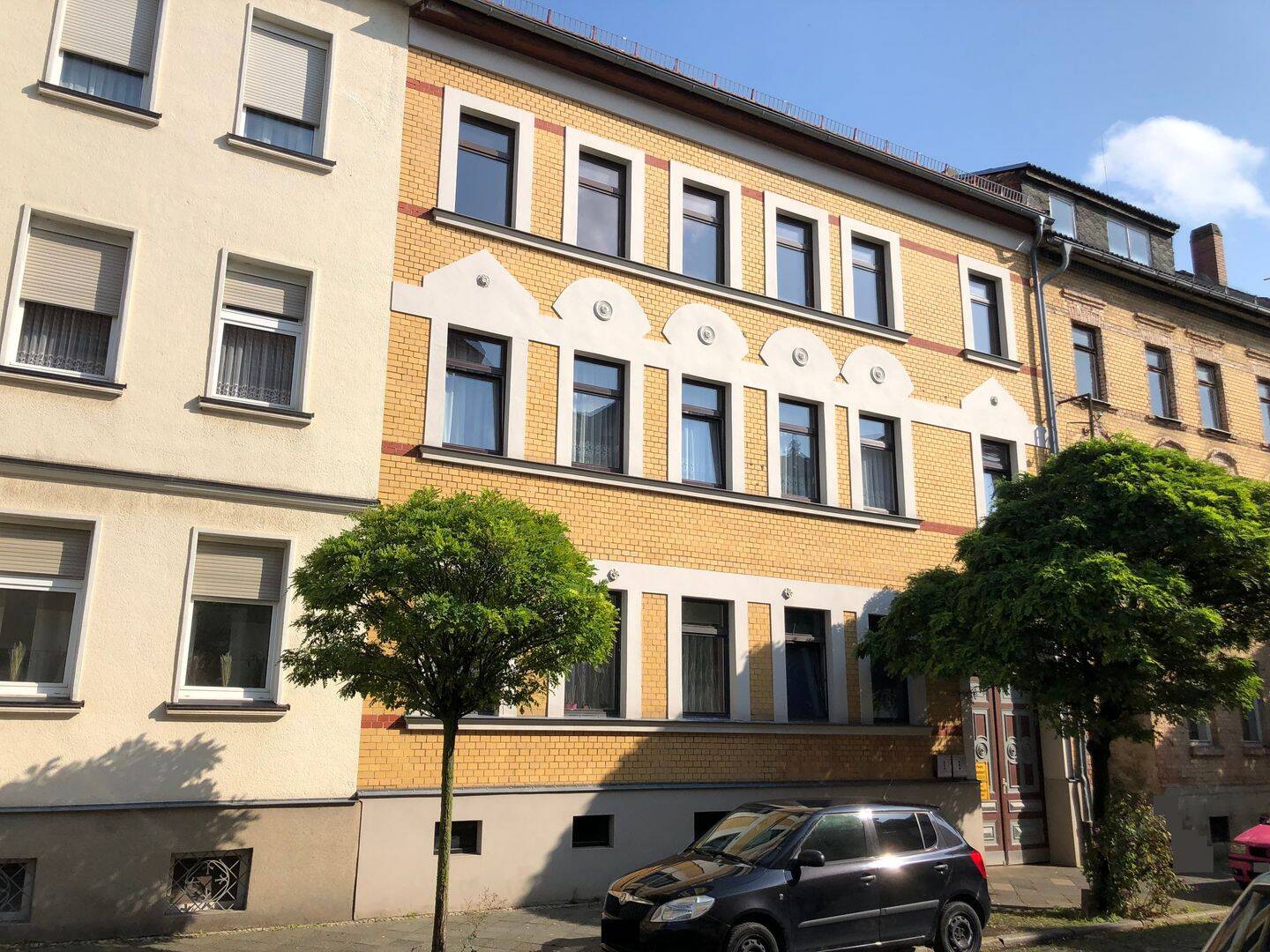 APOLDA – Mehrfamilienhaus mit viel Potential durch Ausbaureserven, Nebengelaß und Zufahrt, 99510 Apolda