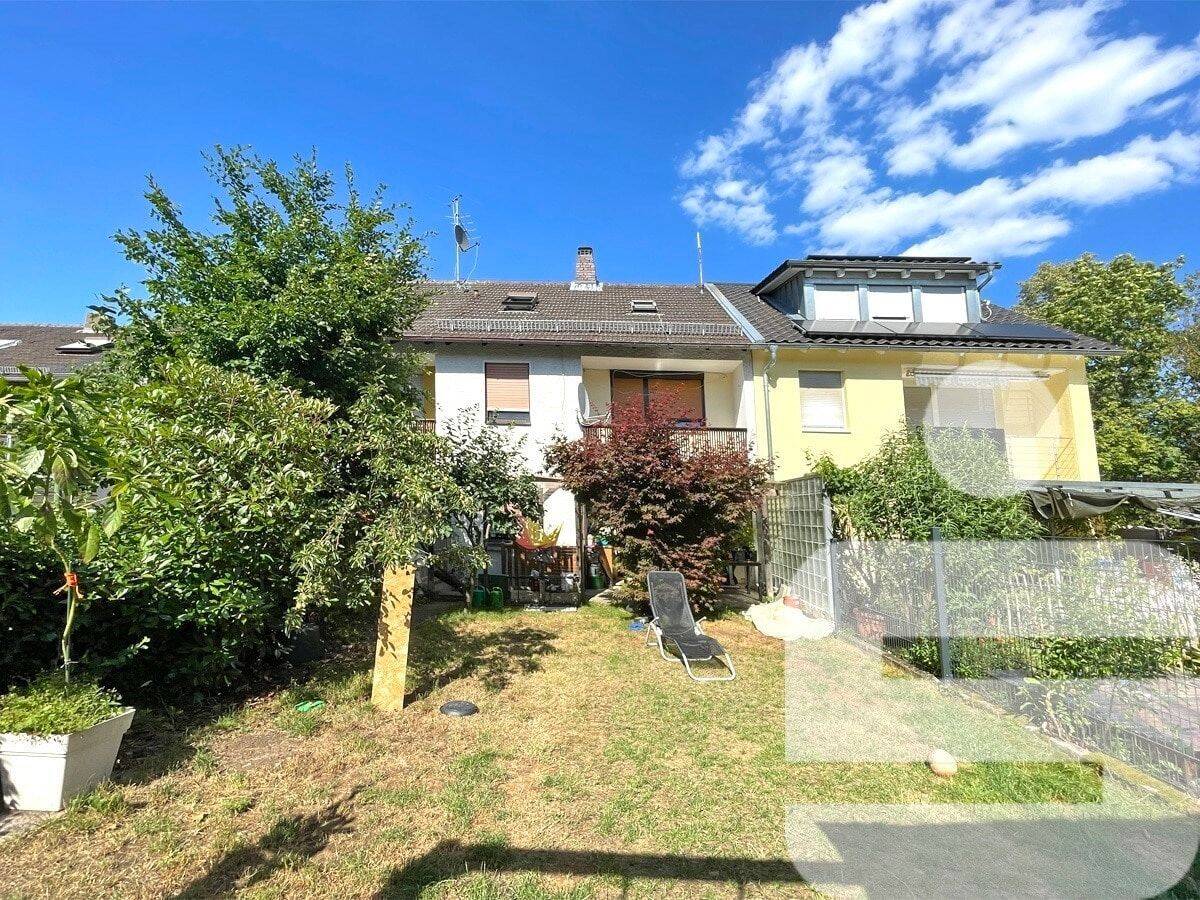 Familienfreundliches Reihenmittelhaus mit 6 Zimmern, Garten und Garage in Schwabach, 91126 Schwabach
