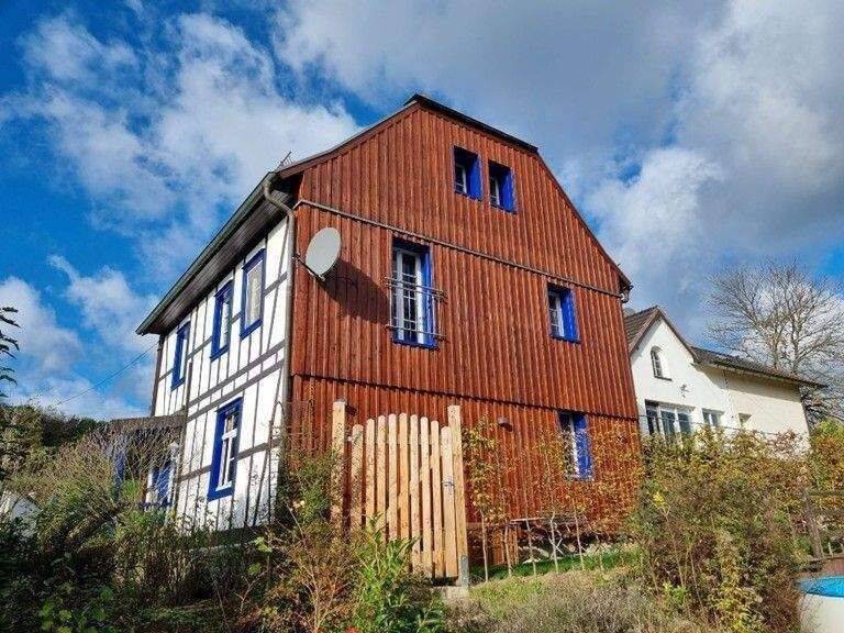 2 getrennte Häuser in Eitorf (9 Zi., 343?m²): Wohnen, Arbeiten oder Teilvermietung, 53783 Eitorf