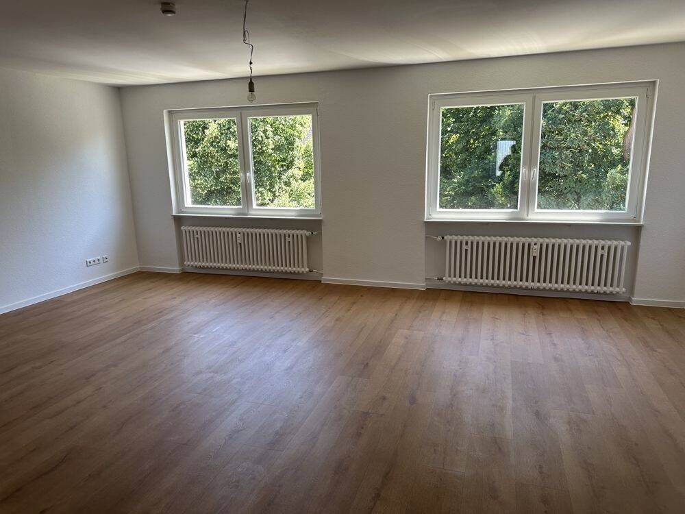 Großzügige 3 Zimmer-Wohnung im 2. OG, komplett saniert und Erstbezug, in Fritzlar; Flugplatzsiedlung, 34560 Fritzlar