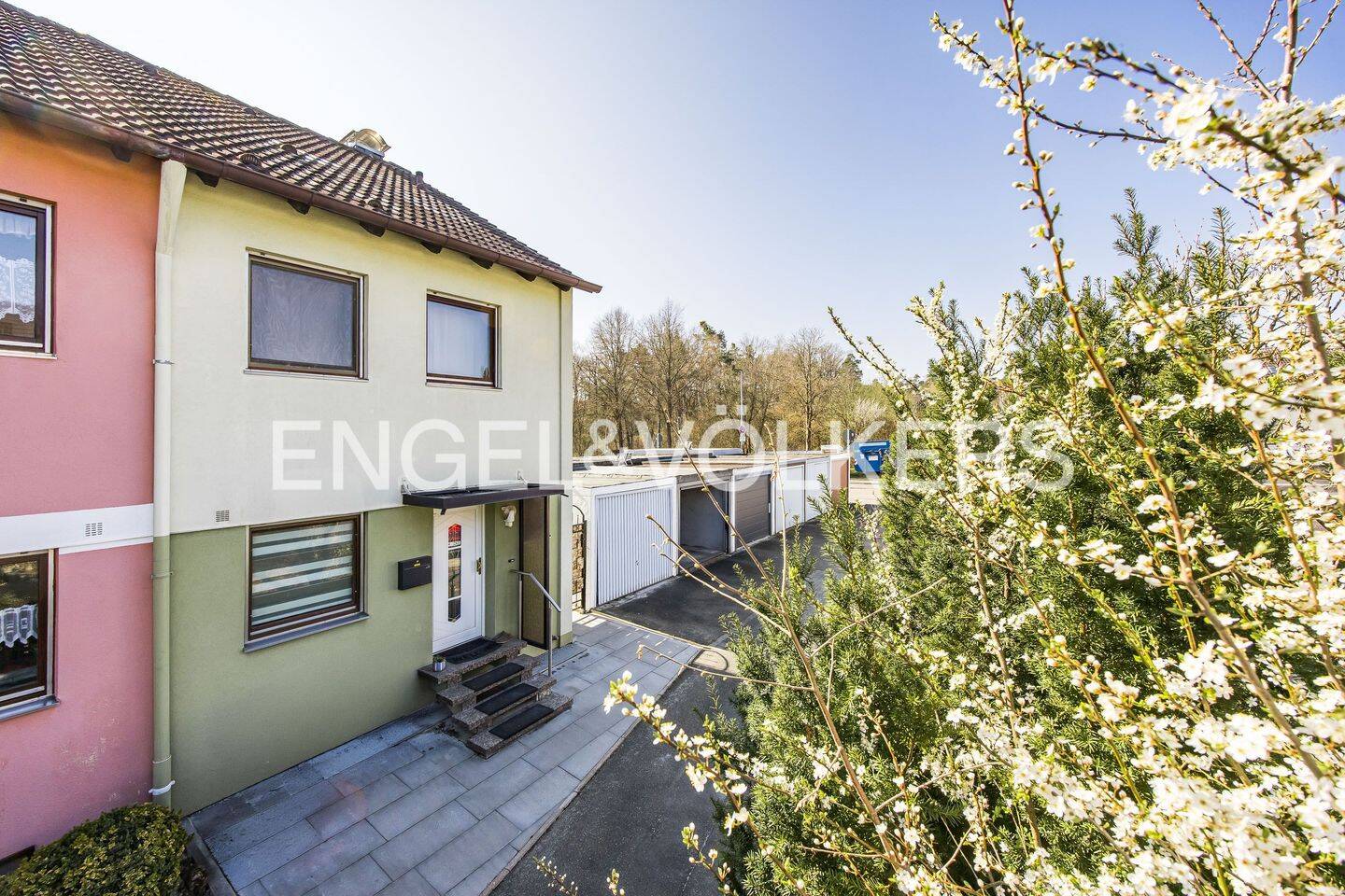 Ruhig gelegenes Reiheneckhaus mit Südgarten und Garage direkt am Haus, 91126 Schwabach