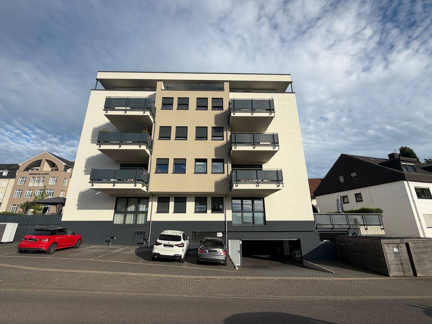 Charmante 2-Zimmer-Wohnung mit Fahrstuhl, Balkon und Tiefgaragenstellplatz in Konz, 54329 Konz