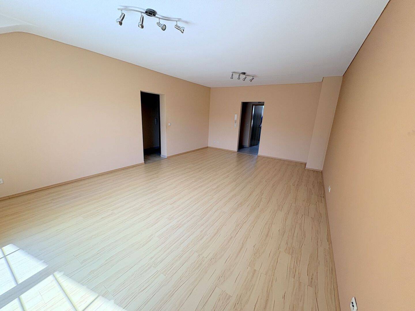 Gepflegte 3 ZKB in ruhiger, sonniger Lage mit Balkon, Garage und Stellplatz in Mettlach zu vermieten!, 66693 Mettlach