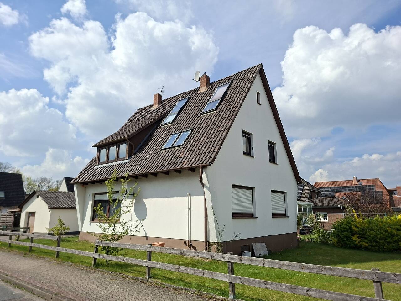 gepflegte 3-Zimmer-Dachgeschoss-Wohnung zzgl. wohnlich ausgebauten Dachboden, 21629 Neu Wulmstorf