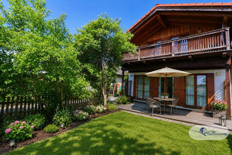 Stilvolle Doppelhaushälfte mit Studio & Bergblick, 83233 Bernau a. Chiemsee (Bernau)